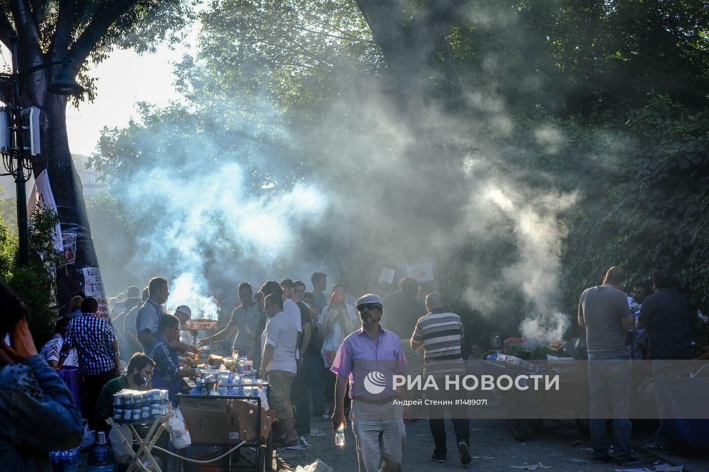 Протестующие на площади Таксим в Стамбуле