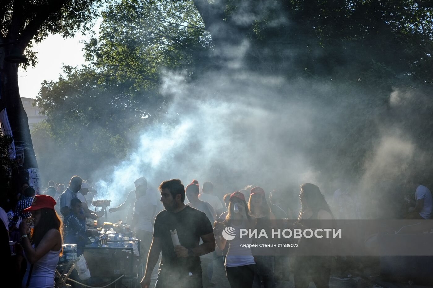 Протестующие на площади Таксим в Стамбуле