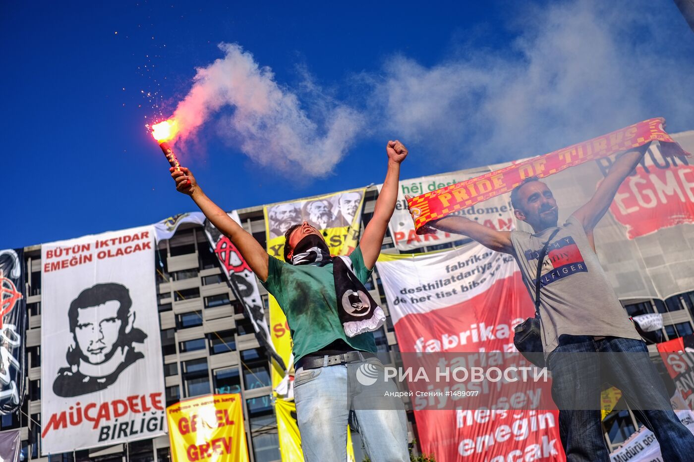Протестующие на площади Таксим в Стамбуле