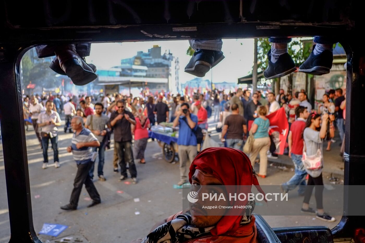 Протестующие на площади Таксим в Стамбуле