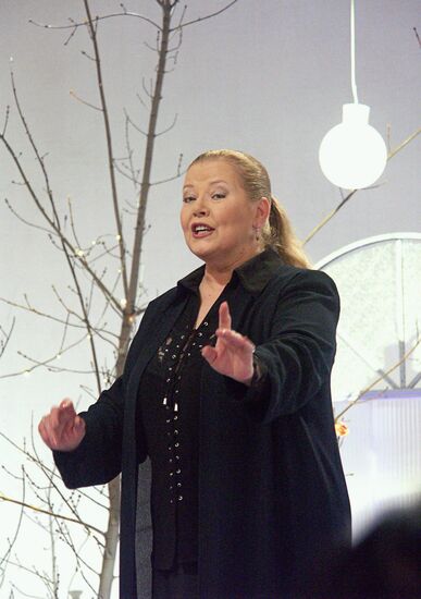 Эстрадная певица Людмила Сенчина на записи телепрограммы "Кумиры