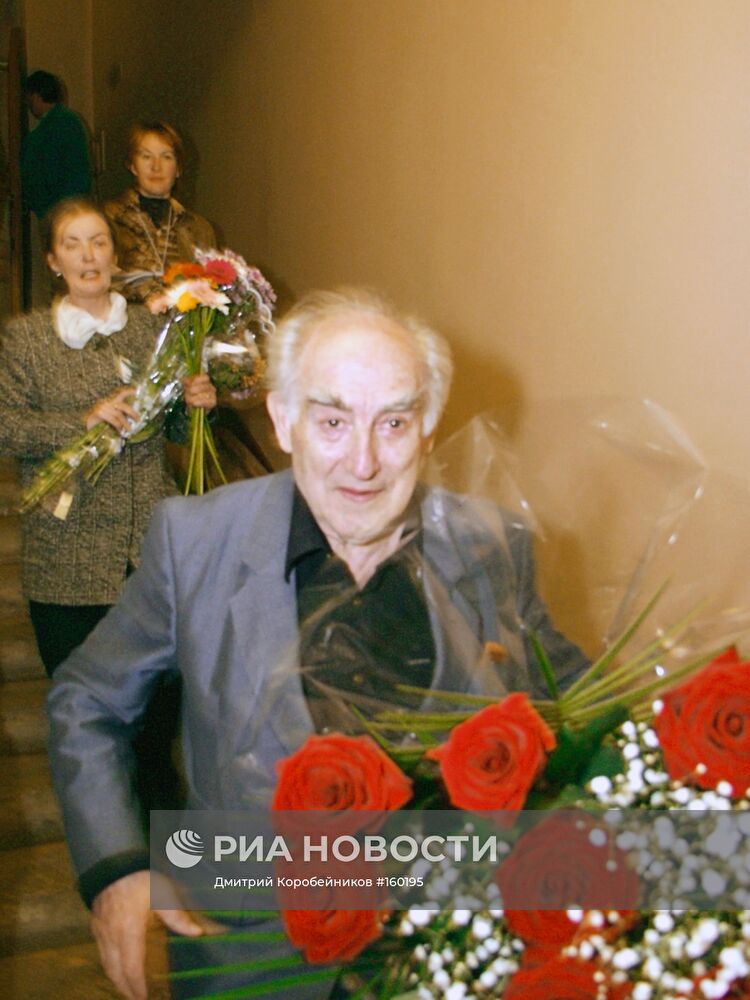 Лауреат Нобелевской премии по физике 2003 г. Виталий Гинзбург