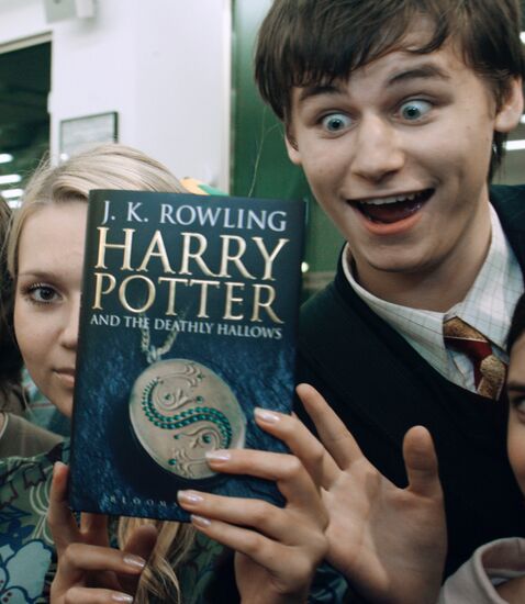 Продажа новой книги о Гарри Поттере