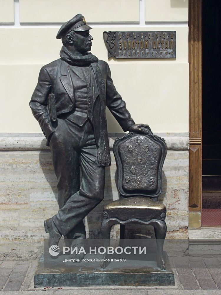 ОСТАП БЕНДЕР ПАМЯТНИК САНКТ-ПЕТЕРБУРГ