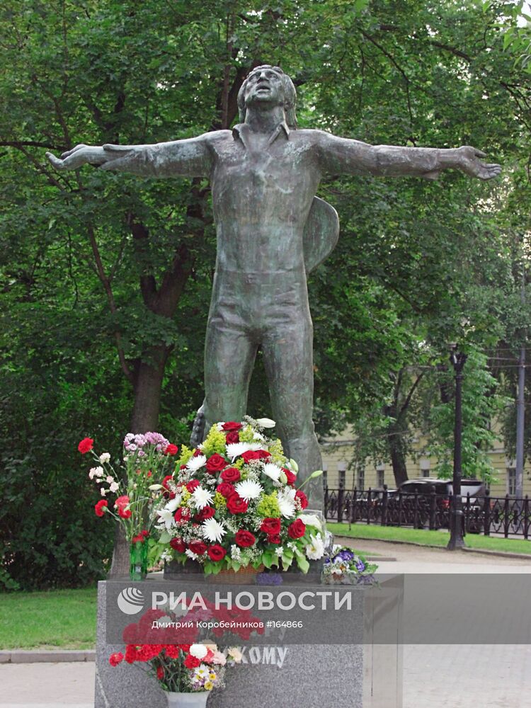 Памятник В.Высоцкому в Москве