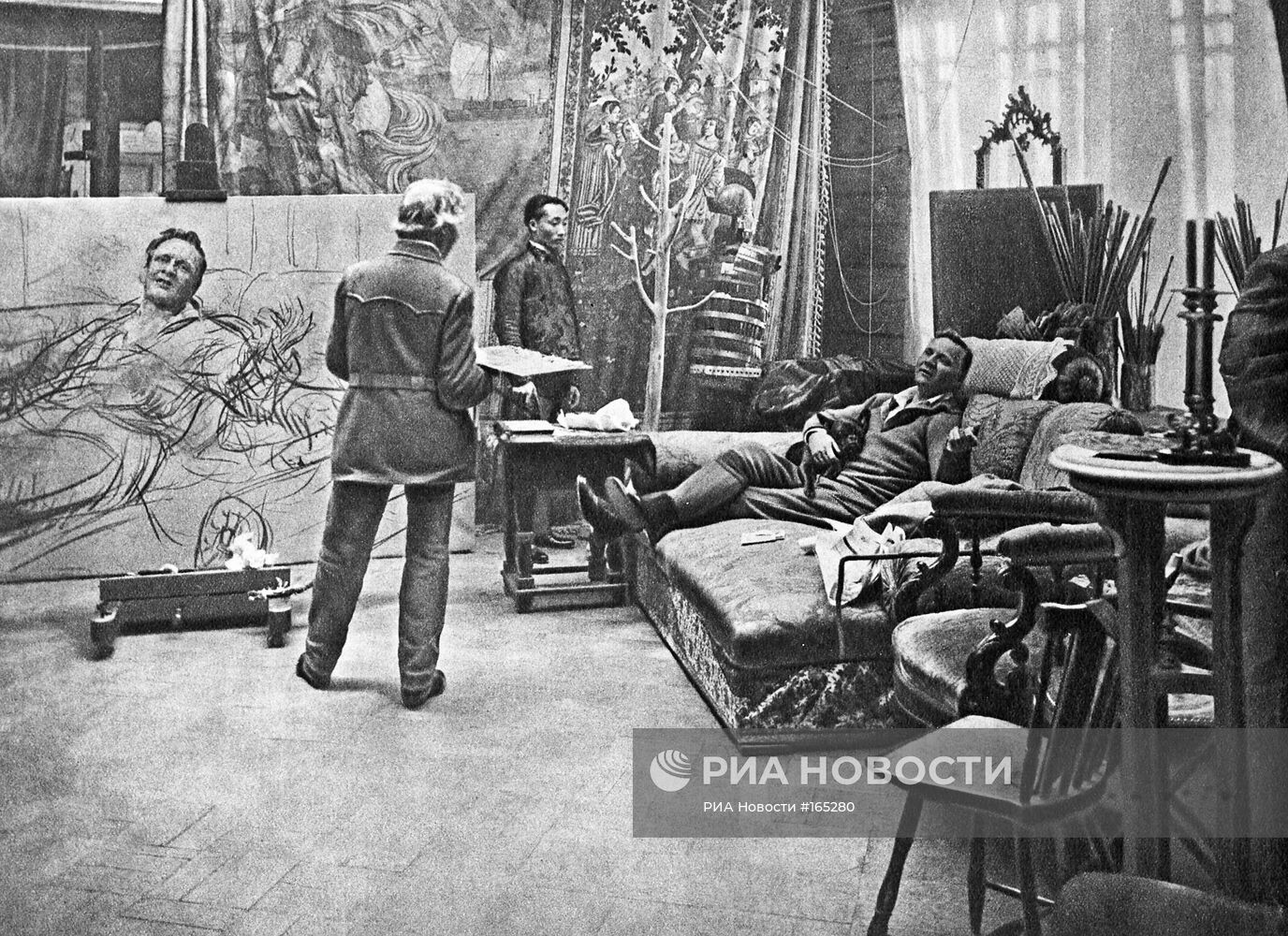 РЕПИН МАСТЕРСКАЯ ПОРТРЕТ ШАЛЯПИН ПОЗИРОВАНИЕ
