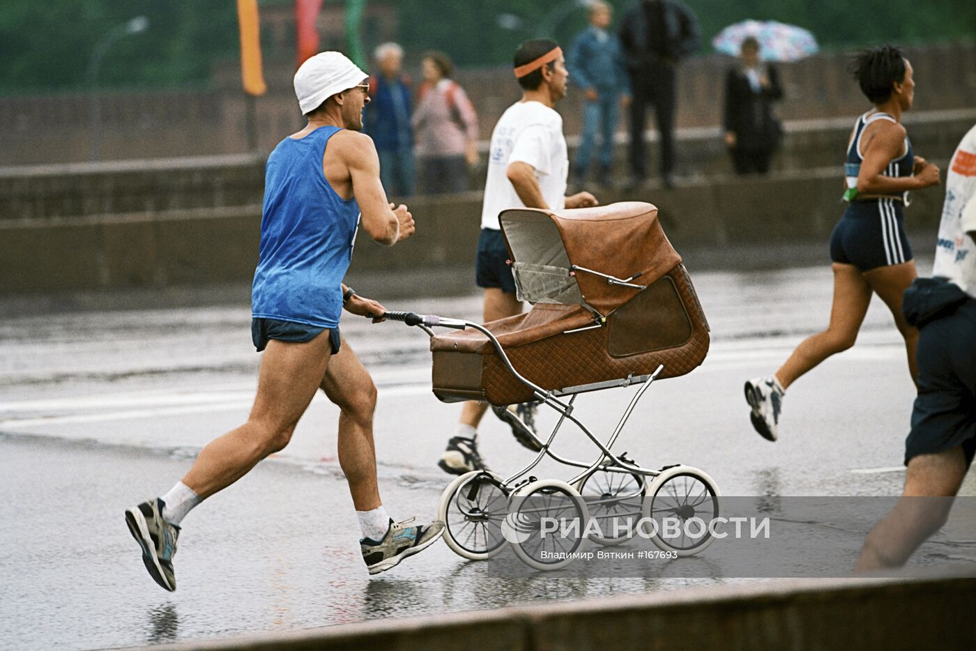 МОСКВА МАРАФОН МИРА УЧАСТНИКИ БЕГ