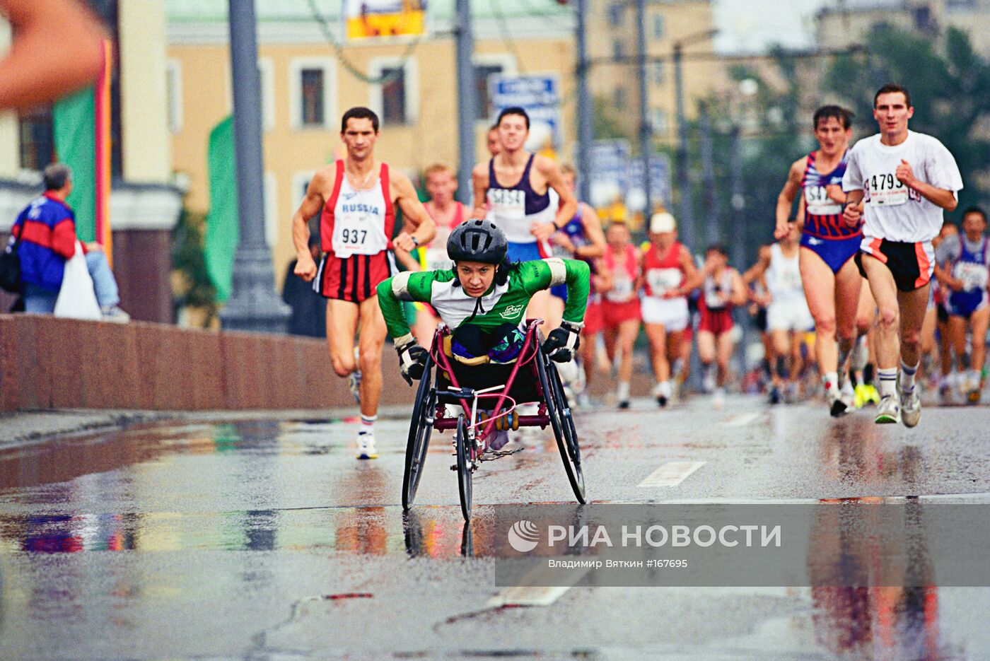 МОСКВА МАРАФОН МИРА УЧАСТНИКИ БЕГ ИНВАЛИД