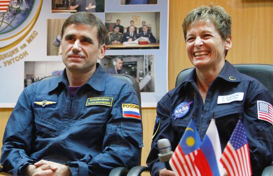 Пресс-конференция основного экипажа 16-й экспедиции на МКС