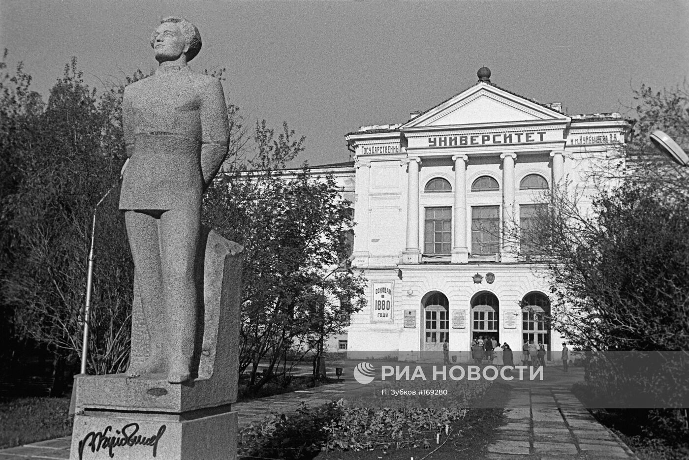 ТОМСК УНИВЕРСИТЕТ КУЙБЫШЕВ ПАМЯТНИК | РИА Новости Медиабанк