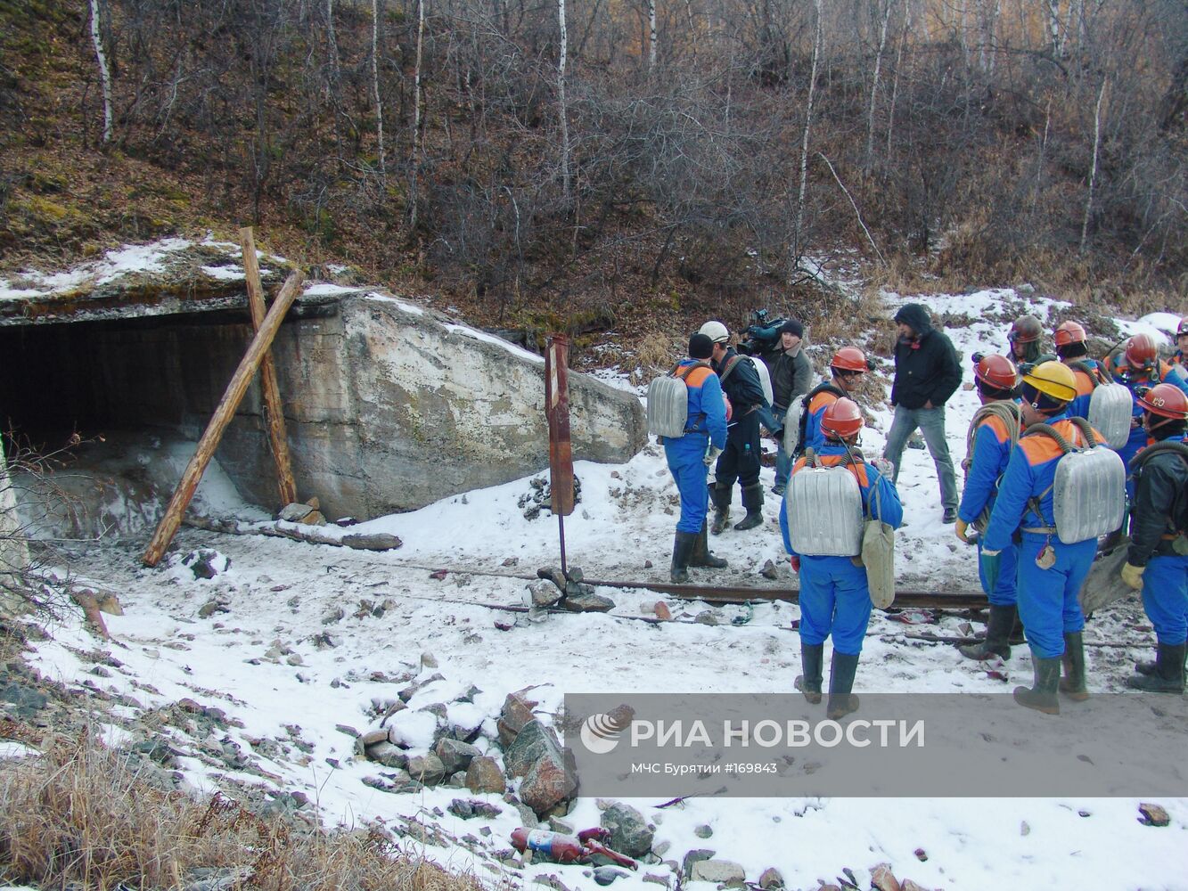 В заброшенной шахте в Бурятии продолжаются поиски пропавших люде