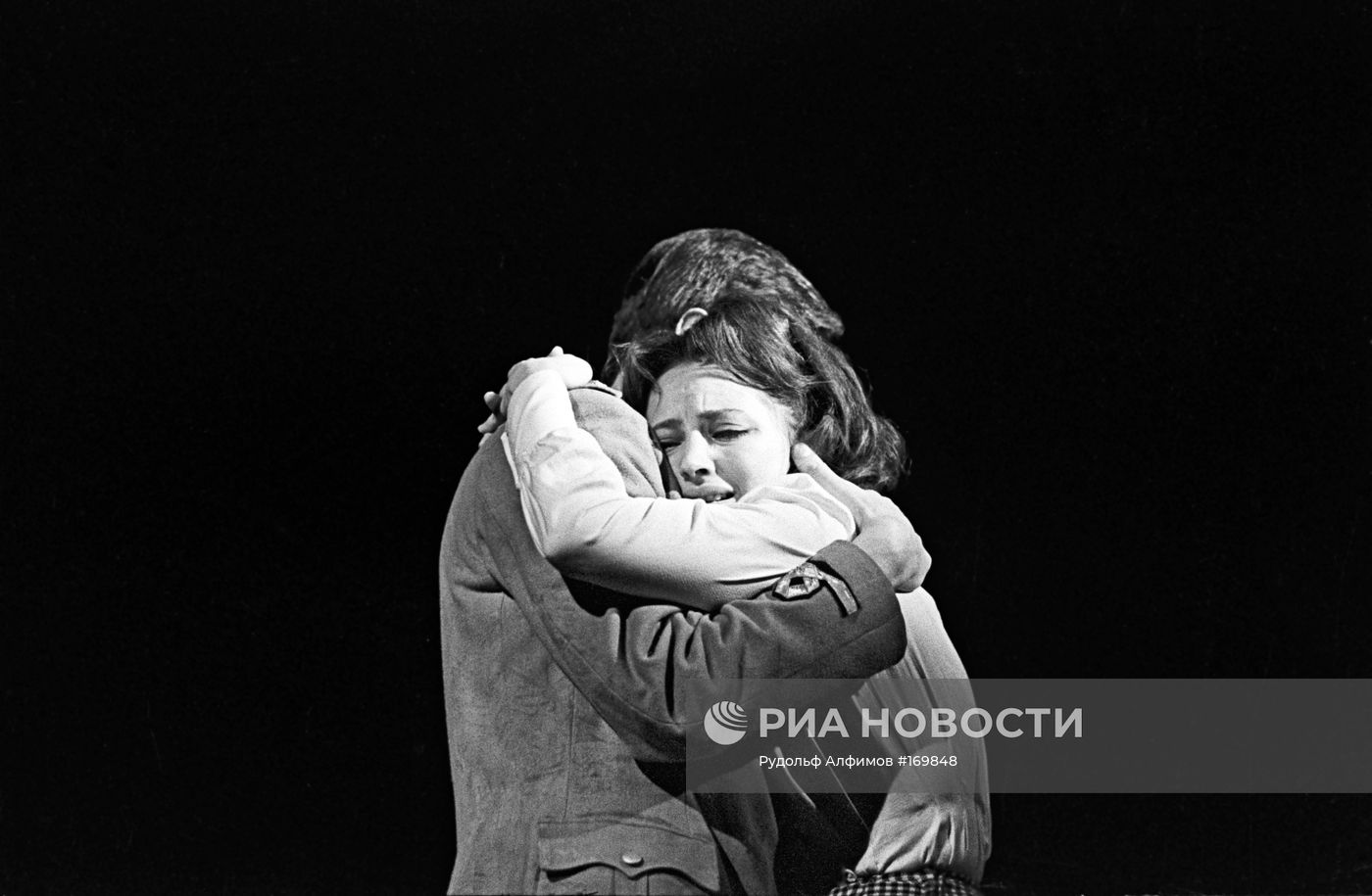 ЛЕНКОМ ТЕАТР "ПРОЩАЙ, ОРУЖИЕ" СПЕКТАКЛЬ