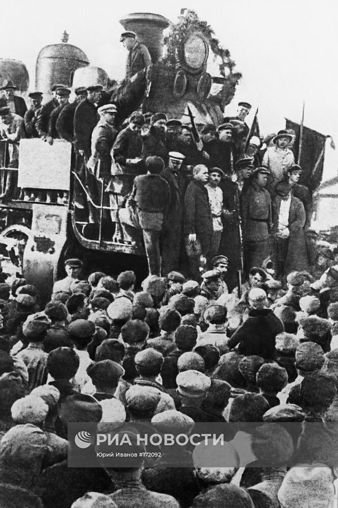 ПАРОВОЗ ВРУЧЕНИЕ III СЪЕЗД СОВЕТОВ ДЕЛЕГАТЫ