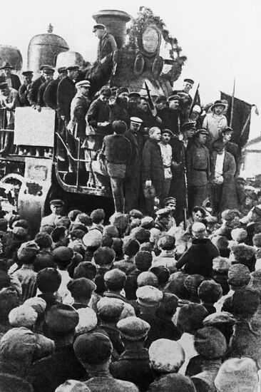 ПАРОВОЗ ВРУЧЕНИЕ III СЪЕЗД СОВЕТОВ ДЕЛЕГАТЫ