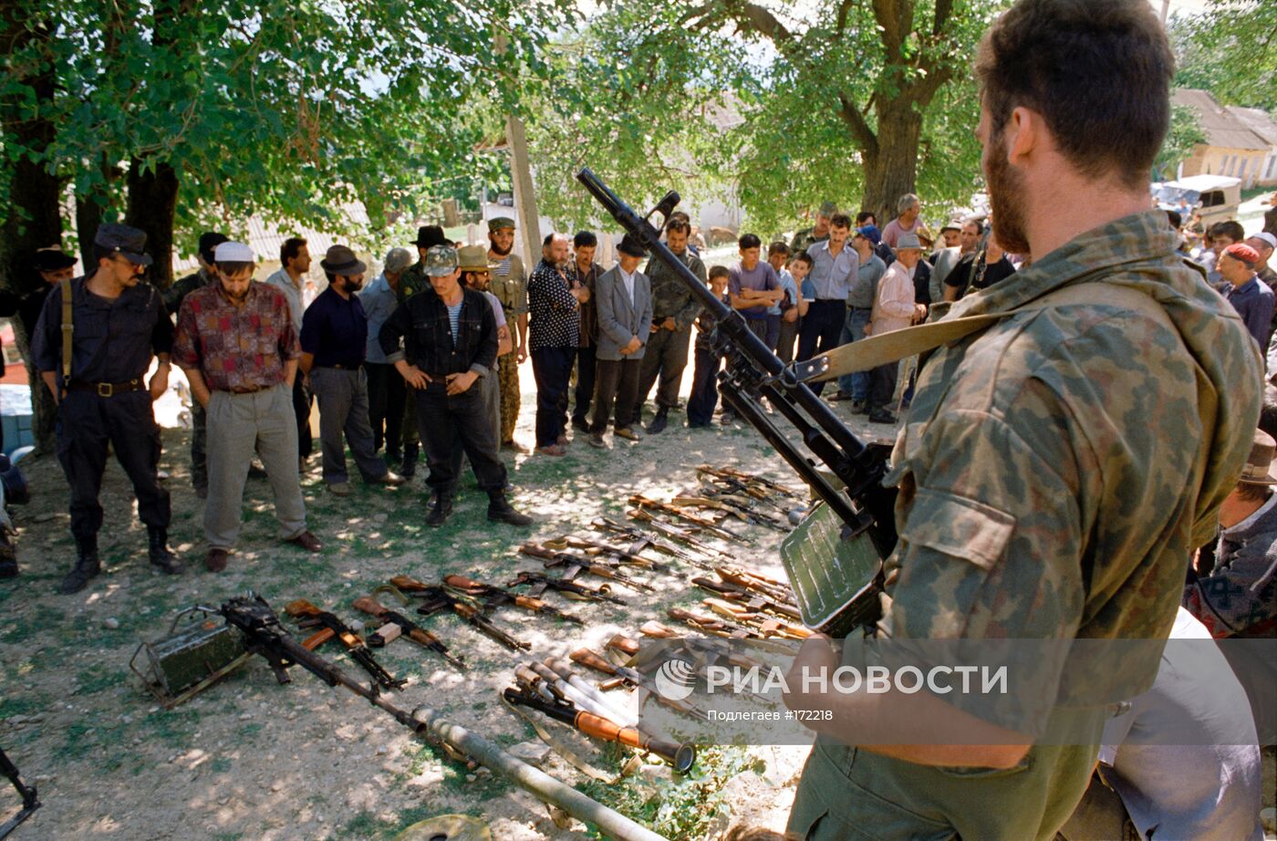 ЧЕЧНЯ БОЕВИКИ ОРУЖИЕ СДАЧА