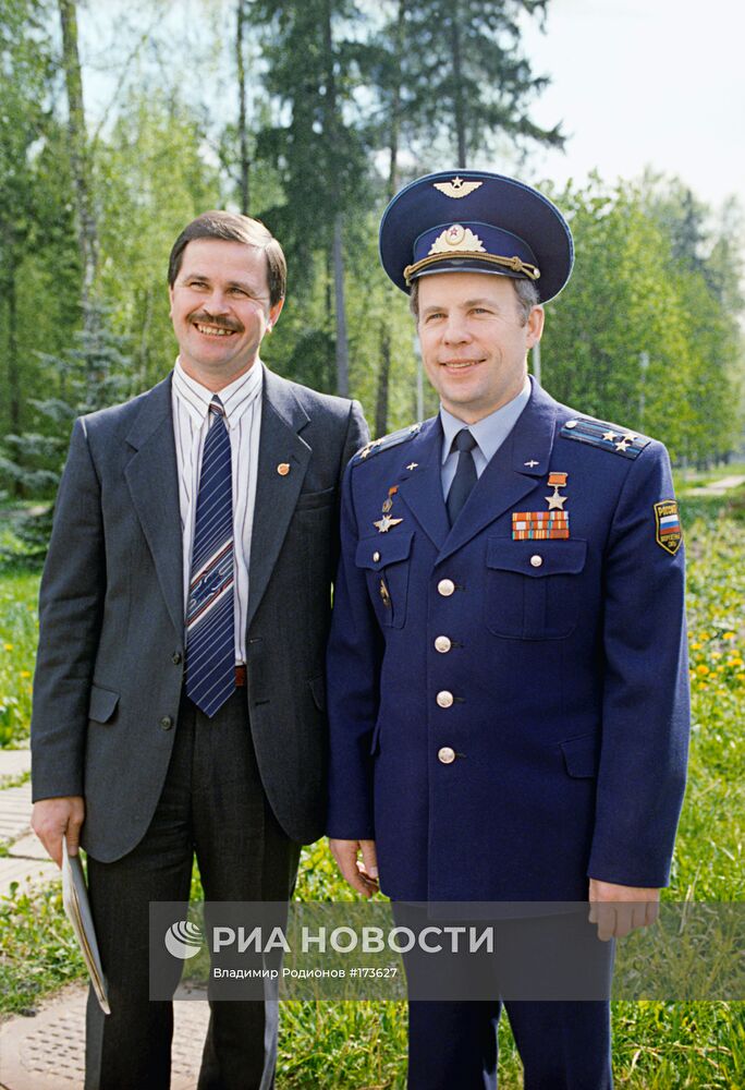 СОЛОВЬЕВ БУДАРИН КОСМОНАВТЫ
