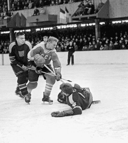 Товарищеский матч между сборными по хоккею СССР и Финляндии