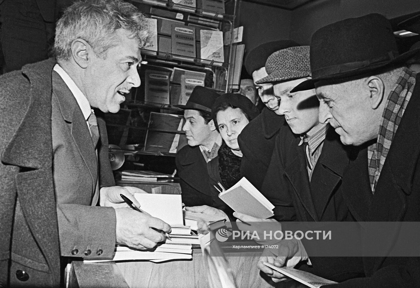 Поэт Семен Кирсанов