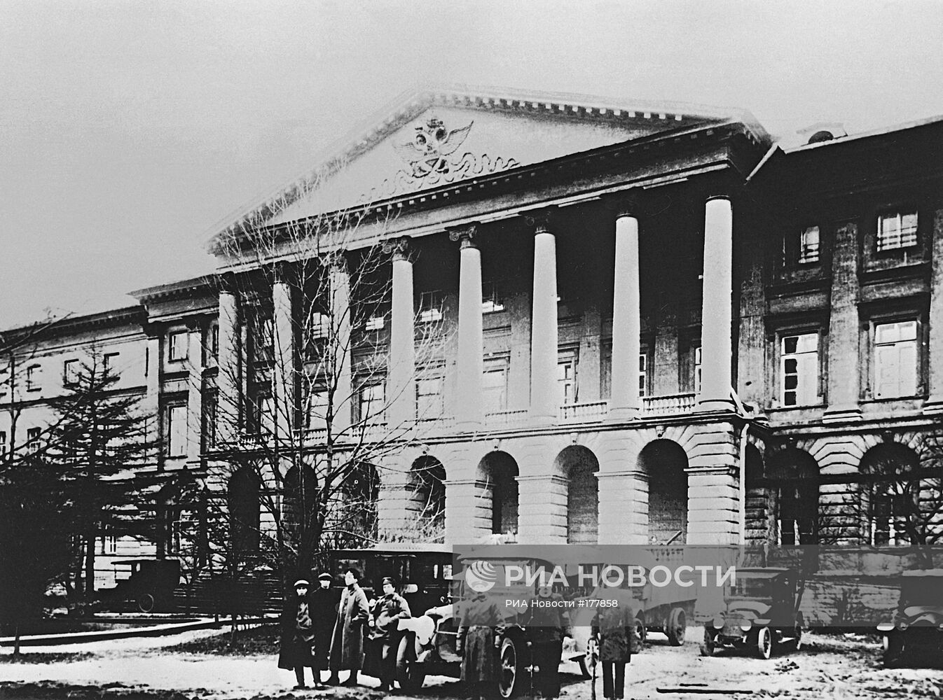 ПЕТРОГРАД СМОЛЬНЫЙ РЕВОЛЮЦИЯ