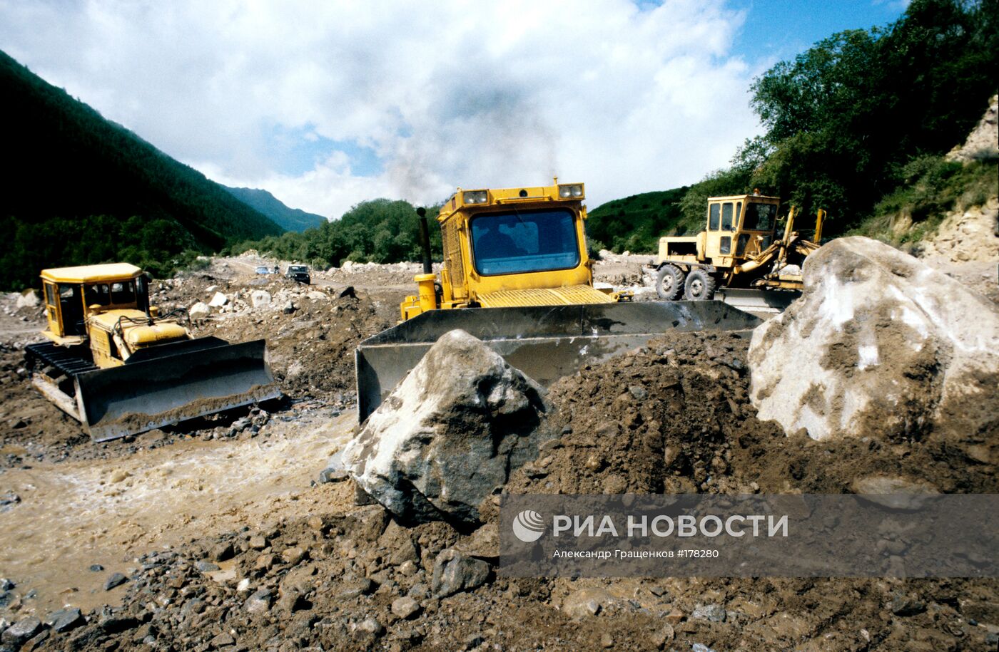 КАБАРДИНО-БАЛКАРИЯ ПРИЭЛЬБРУСЬЕ СЕЛЕВОЙ ПОТОК ПОСЛЕДСТВИЯ ТРАКТО | РИА  Новости Медиабанк