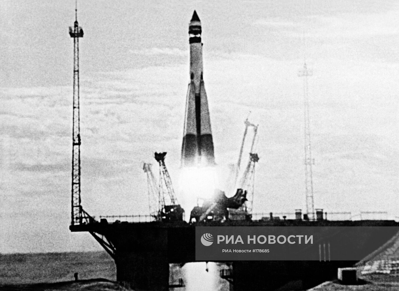 В 1976 году космическим аппаратом впервые получены фотографии