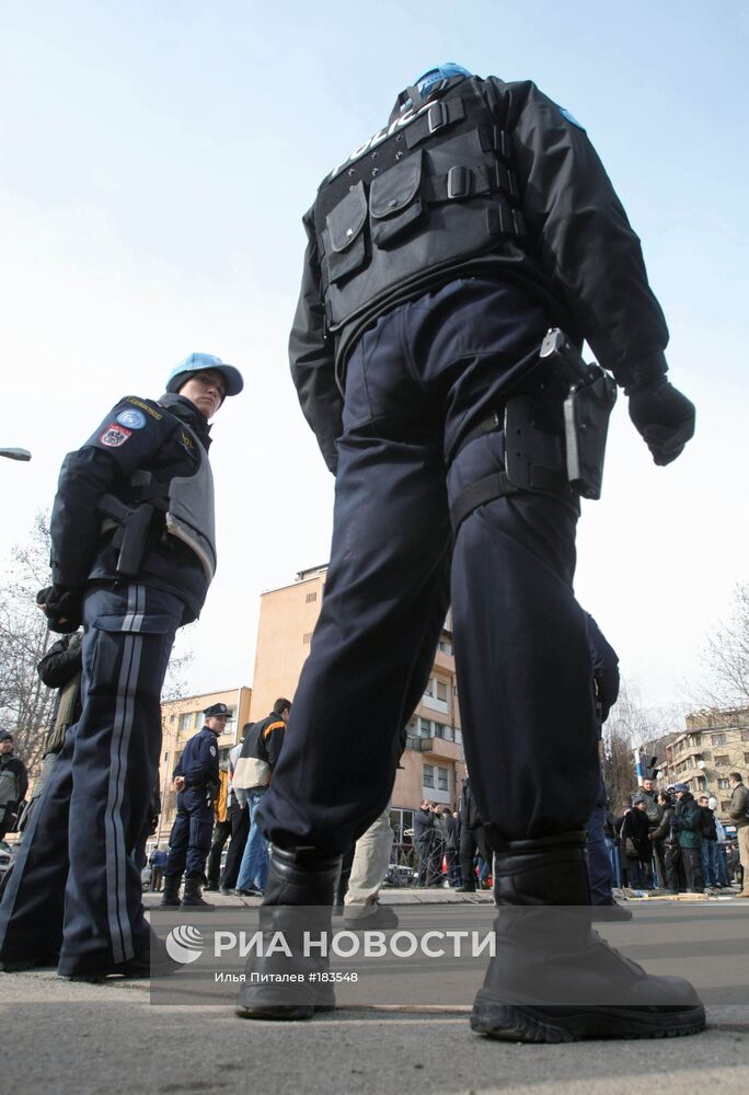 Полиция обеспечивает безопасность