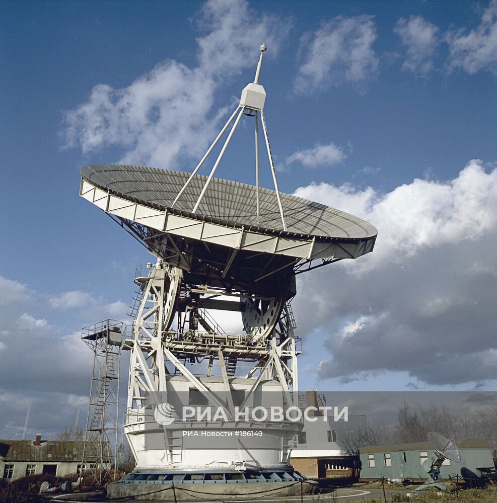 Радиотелескоп-22 (РТ-22) на научной станции в Пущино
