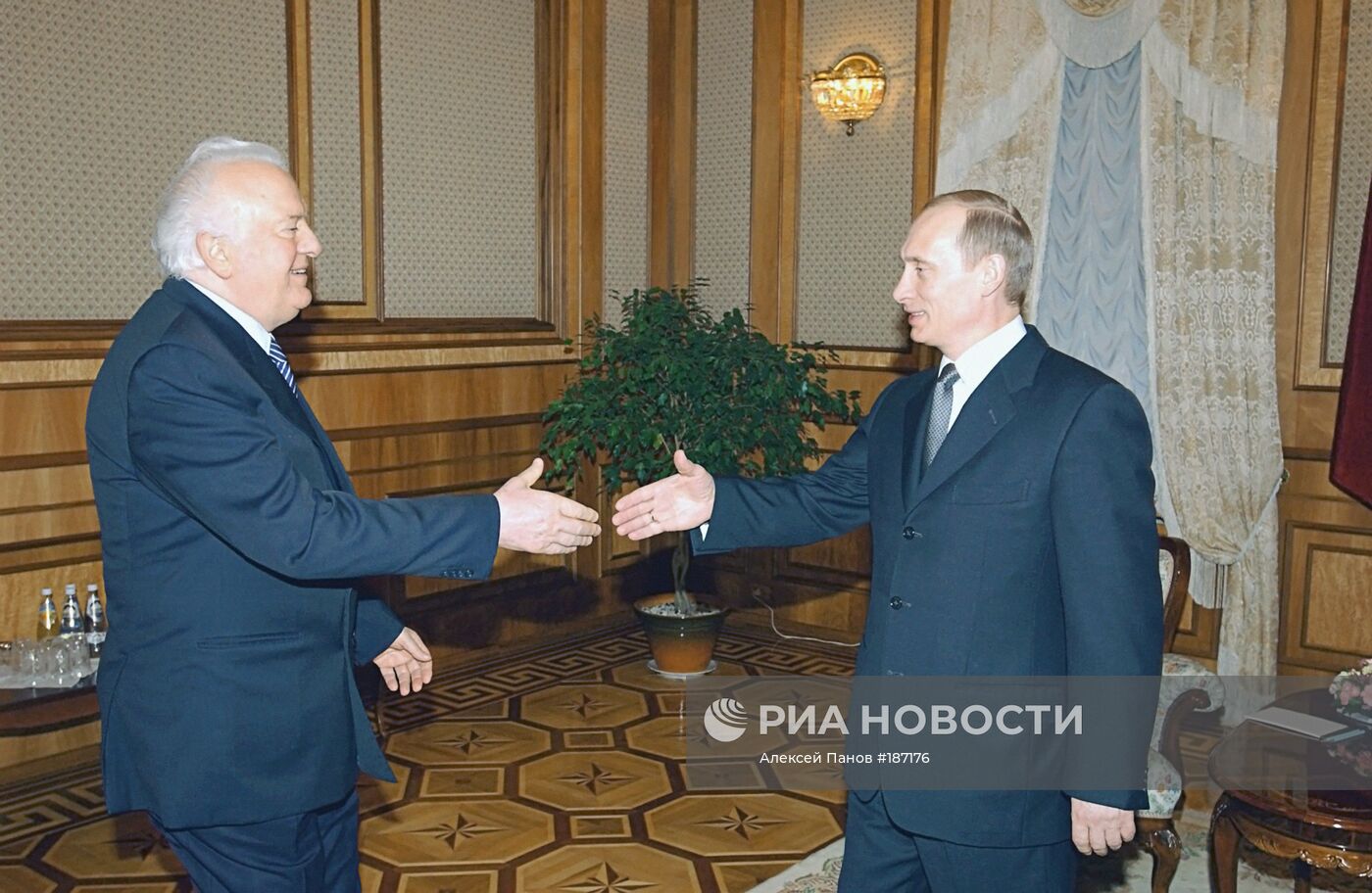 ПУТИН ШЕВАРДНАДЗЕ ВСТРЕЧА КИЕВ 