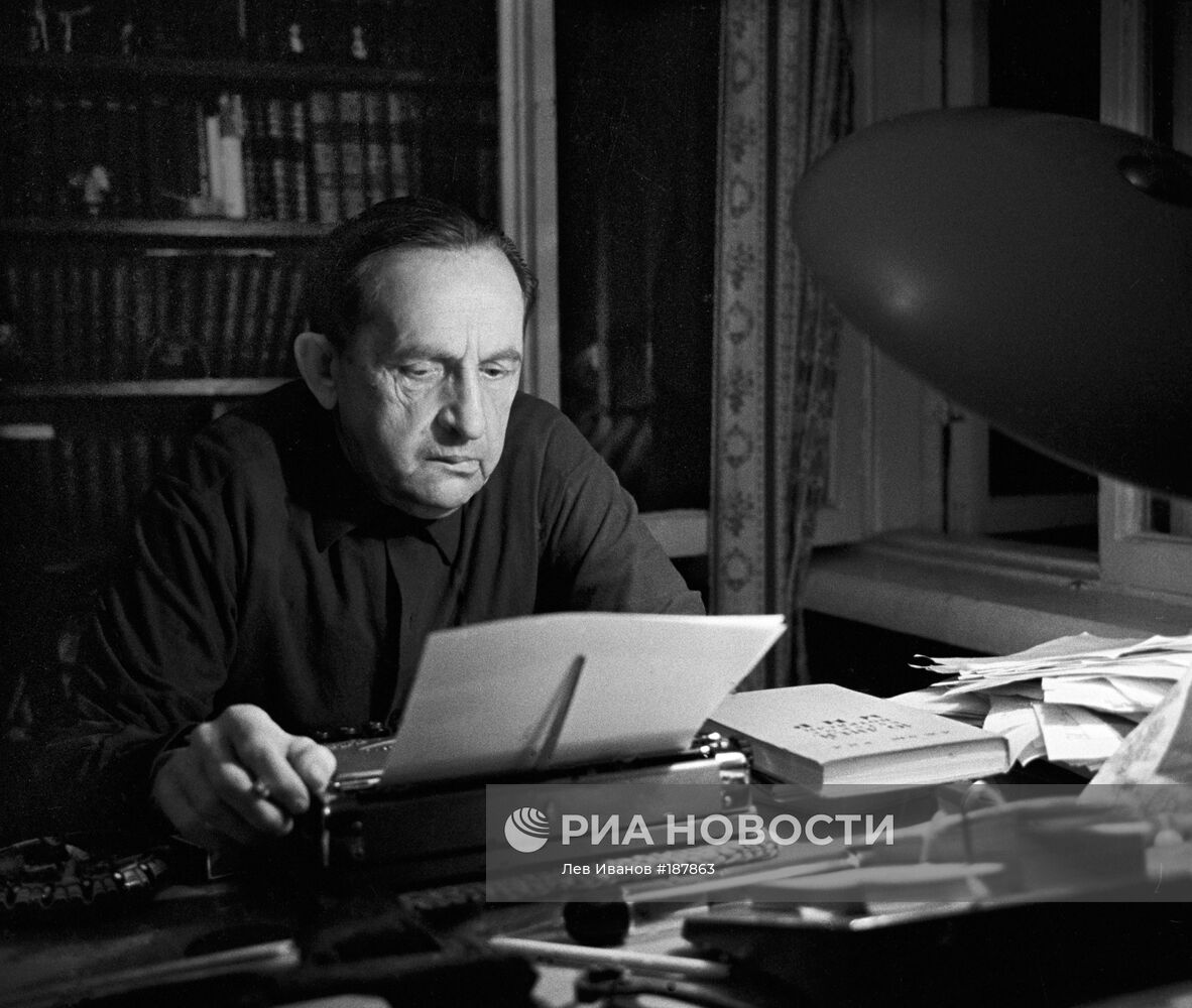 Советский поэт Ярослав Васильевич Смеляков