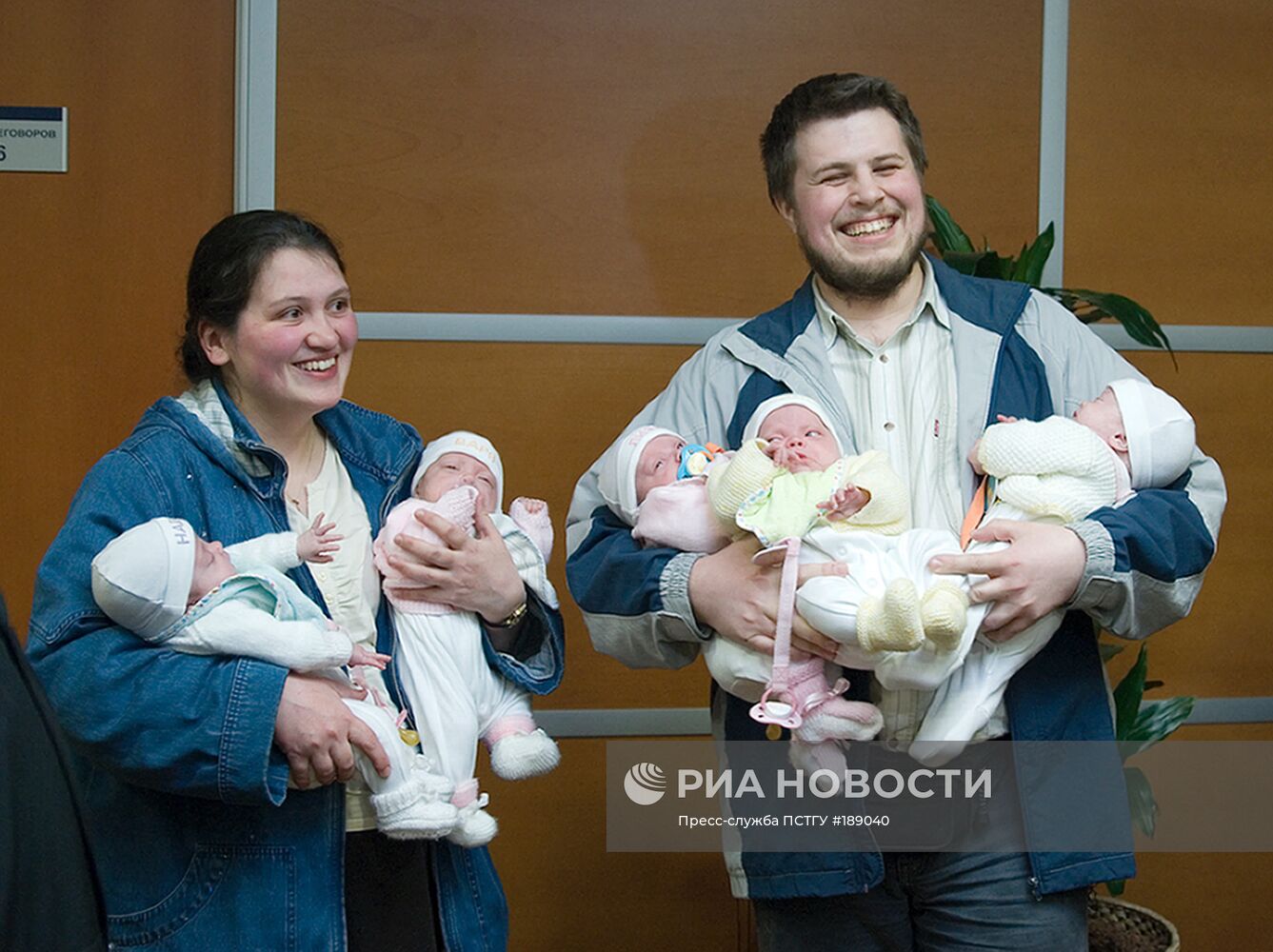 Дмитрий и Варвара Артамкины с дочерьми