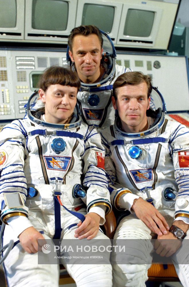 Экипаж космического корабля "Союз Т-7
