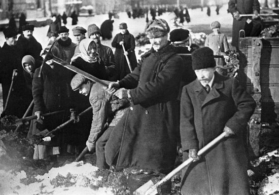 НЕВСКИЙ ПРОСПЕКТ УБОРКА СНЕГА