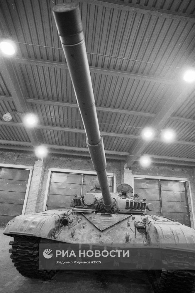 "УРАЛВАГОНЗАВОД" ТАНК Т-72