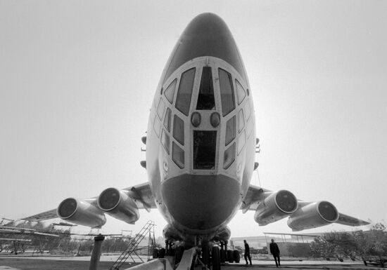 Самолет Ил-76