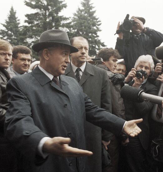 Михаил Горбачев