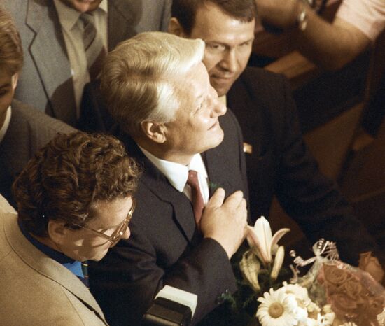 Борис Ельцин на заседании Съезда народных депутатов РСФСР