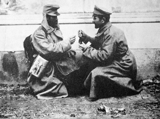 Австрийский и русский солдаты
