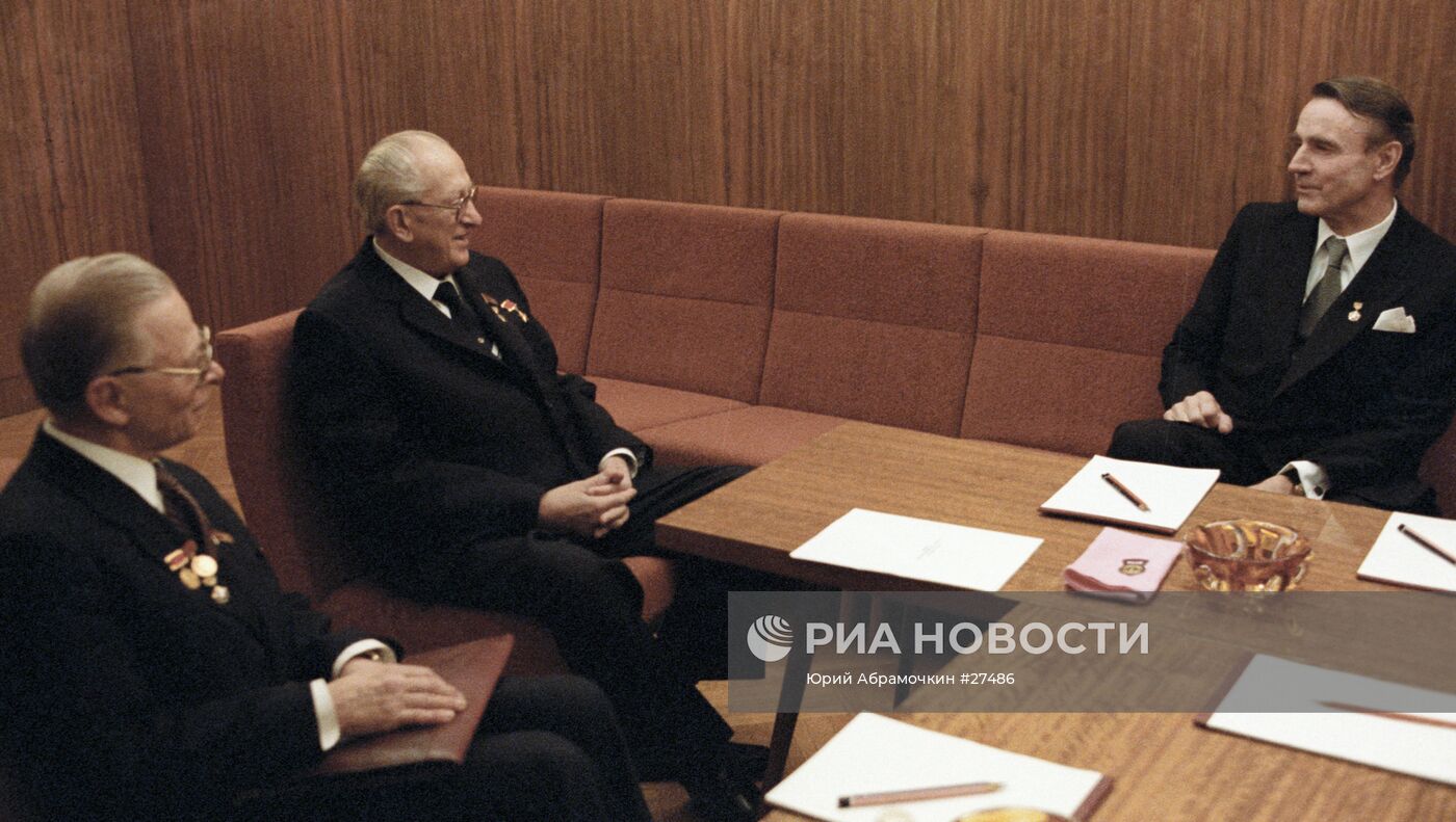 АНДРОПОВ КОЙВИСТО БЕСЕДА 60-ЛЕТИЕ СССР