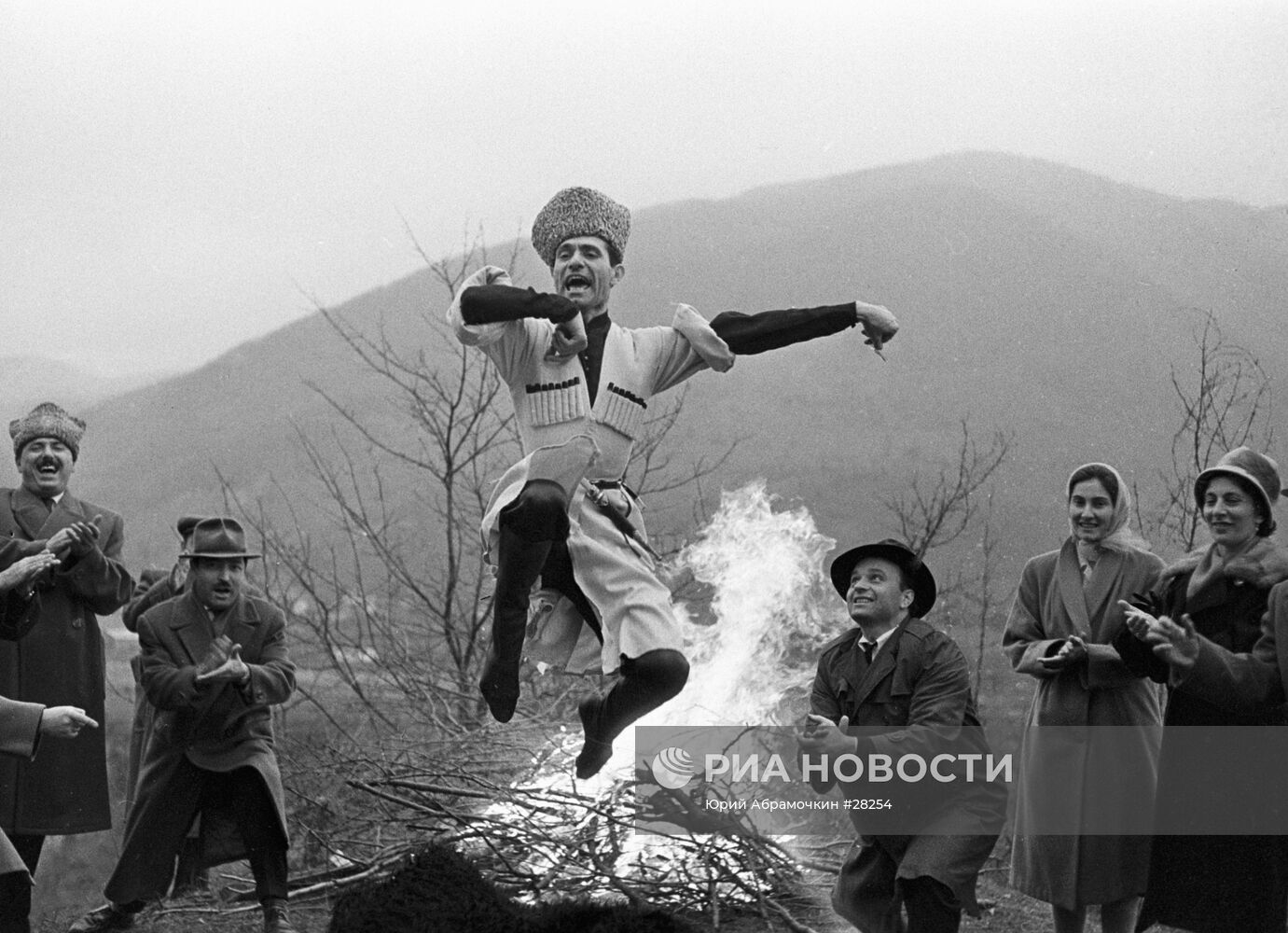 ЭСАМБАЕВ "ЛЕЗГИНКА ОДНОСЕЛЬЧАНЕ