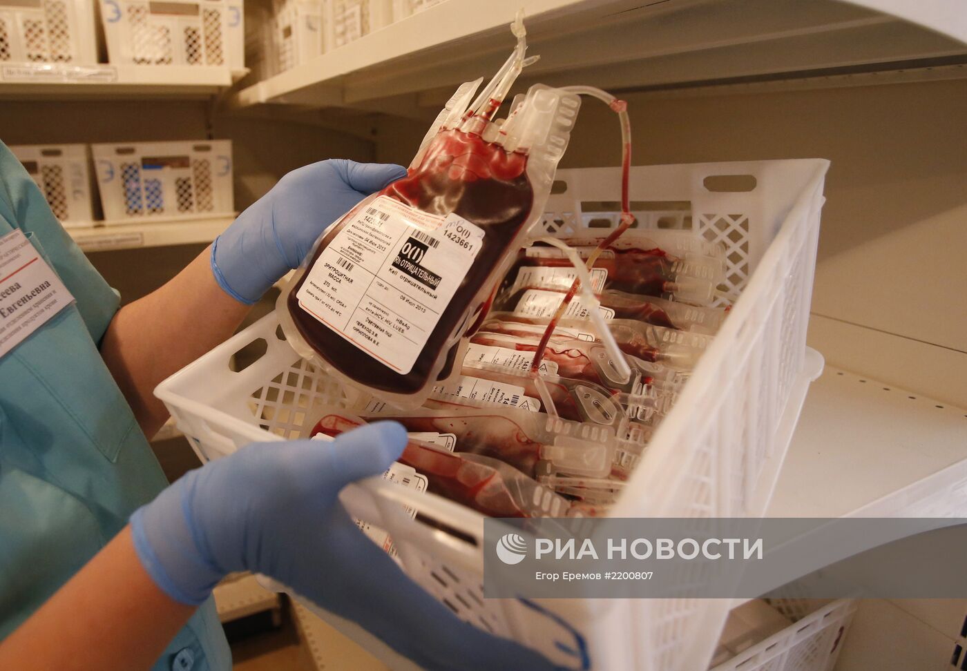 Доноры сдают кровь в Минске