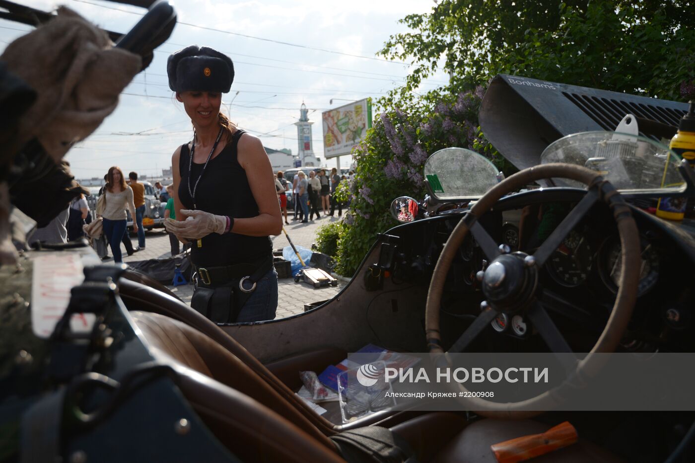 Ралли на ретро-автомобилях "Пекин-Париж" в Новосибирске
