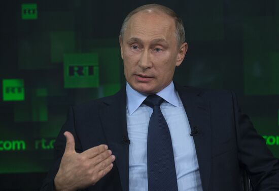 В.Путин посетил телеканал Russia Today