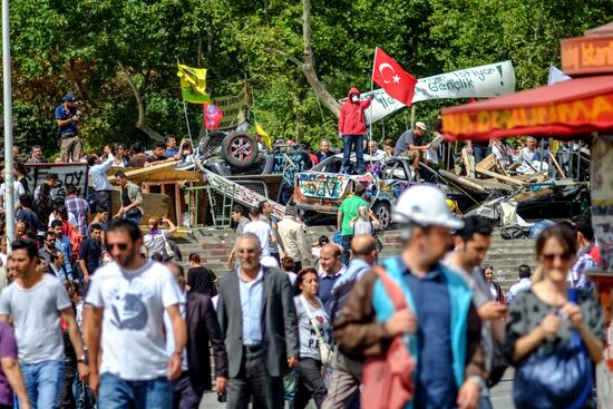 Столкновения протестующих и полиции в Турции