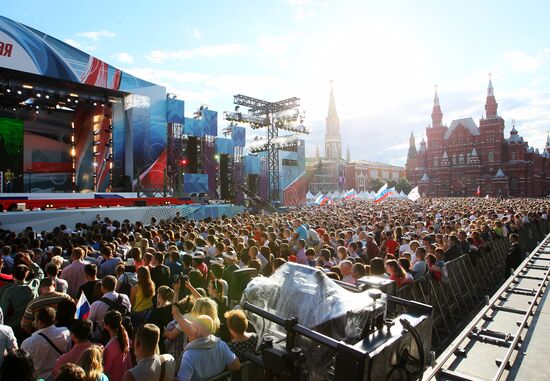 Праздничный концерт на Красной площади в Москве