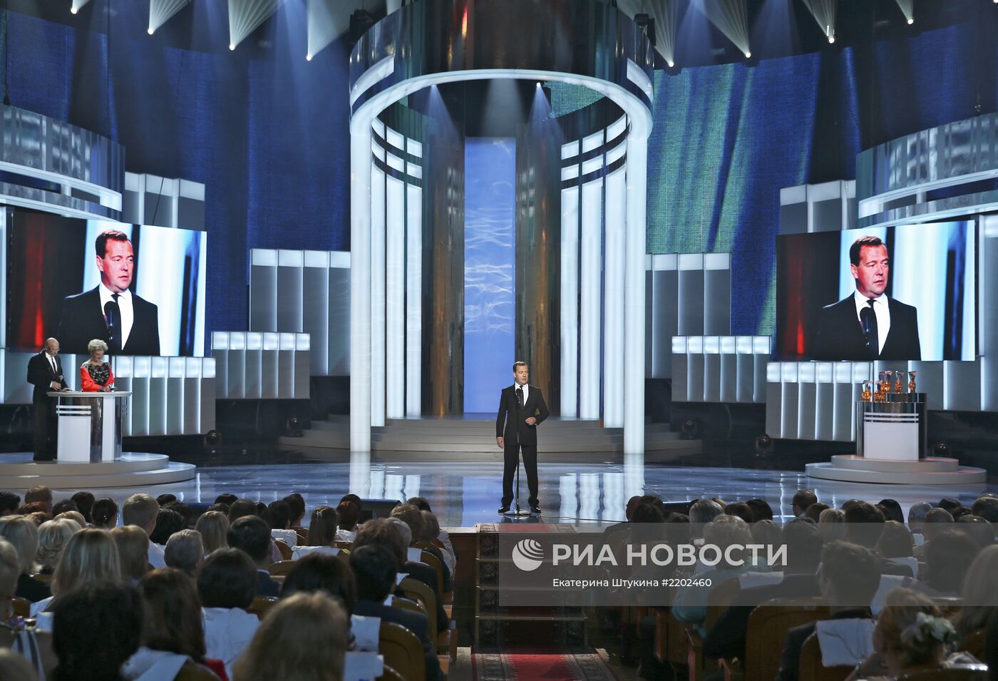 Д.Медведев на церемонии вручения премии "Призвание - 2013"