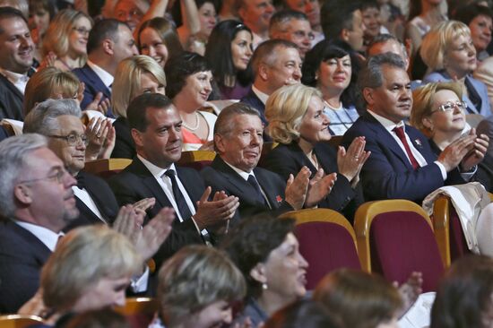 Д.Медведев на церемонии вручения премии "Призвание - 2013"