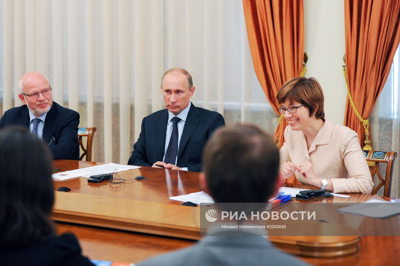 В.Путин встретился с представителями "Гражданской двадцатки"