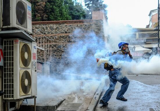 Столкновения демонстрантов с полицией в Стамбуле