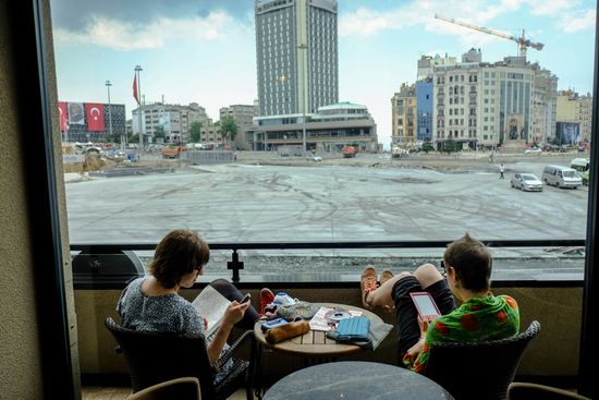 Столкновения демонстрантов с полицией в Стамбуле