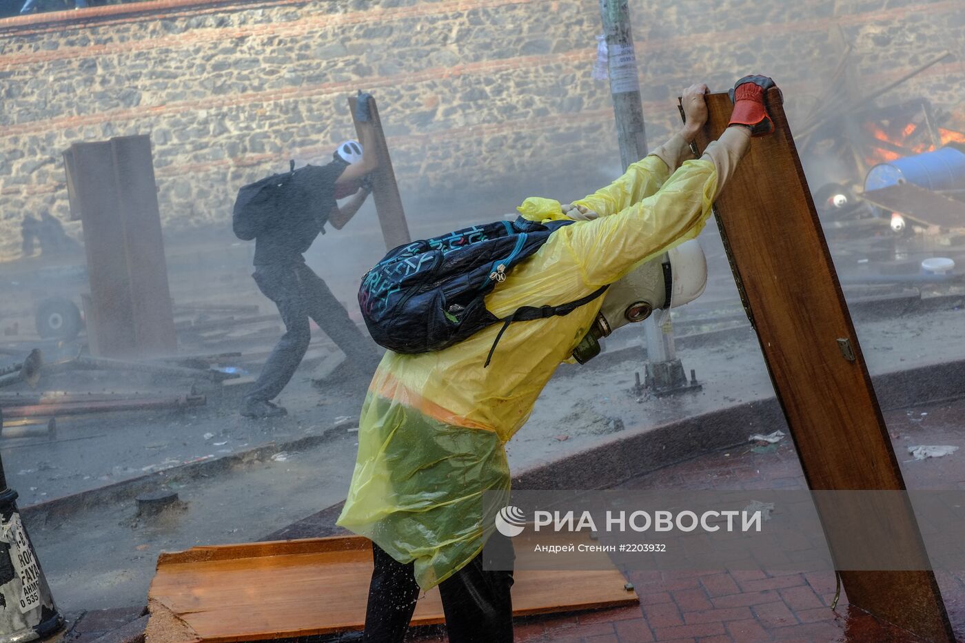 Столкновения демонстрантов с полицией в Стамбуле